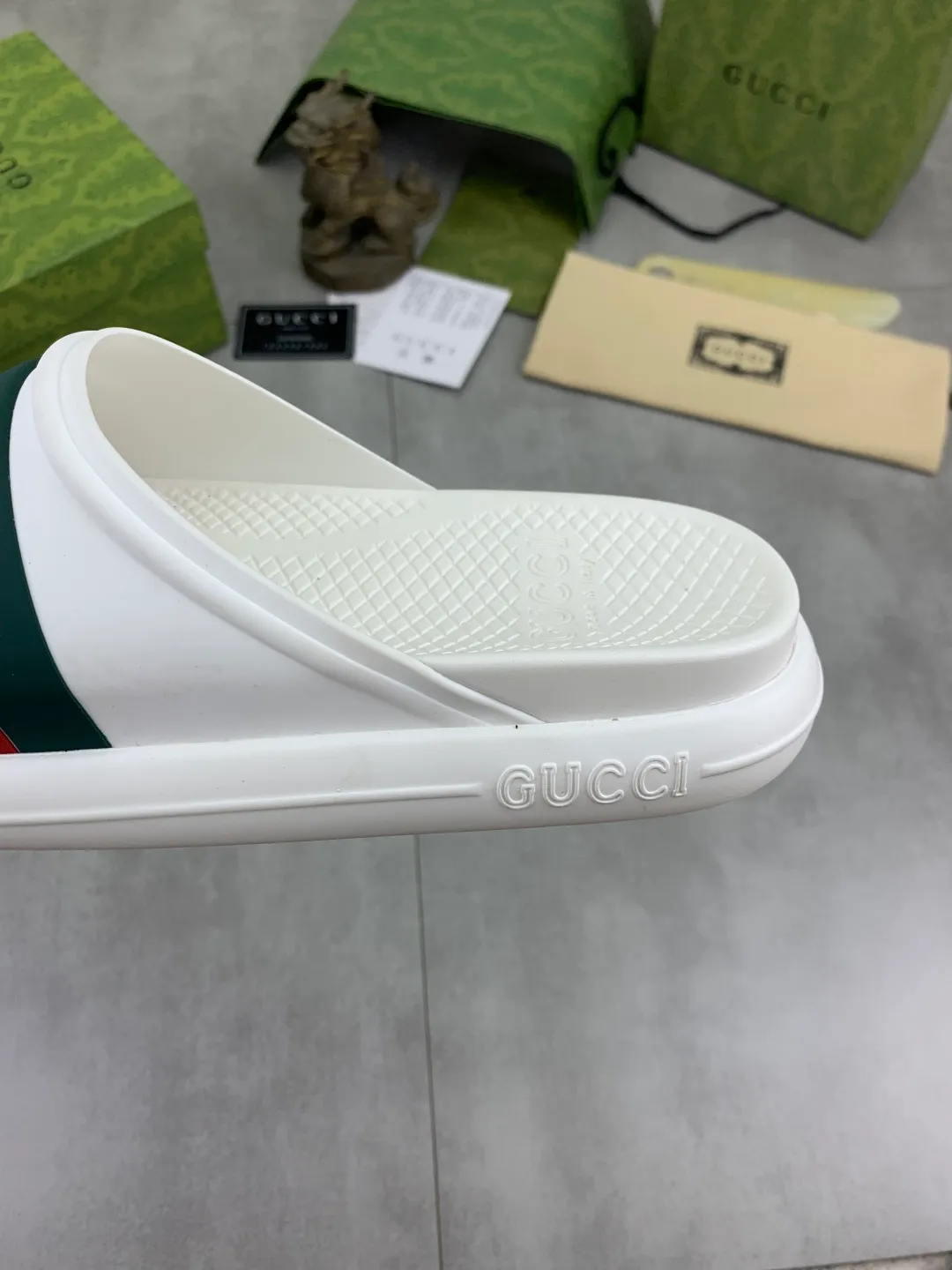 Men's Men's Shoes 💰P300💰[New Style] High Version 🎁🎁🎁 GUCCI New Year of the Snake casual slippers, original official website, perfect workmanship, transmitting a kind of noble luxury, sublimating its definition of luxury in Gucci's high-end extraordinary craftsmanship. Original Gucci double G combination outsole, code number: 35-46, complete package